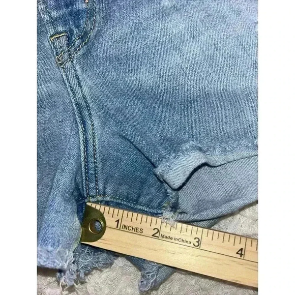 Levis High Rise Cut Off Denim Jean Shorts Light Wash Frayed Hem Sz 32 stretch - Picture 6 of 9